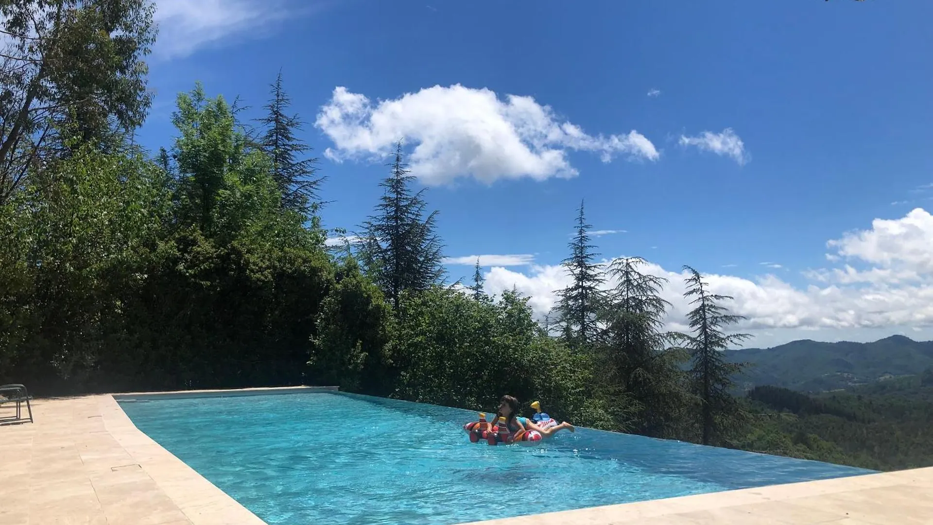 La Chataigne Perchee, Piscine Et Nature Chirols