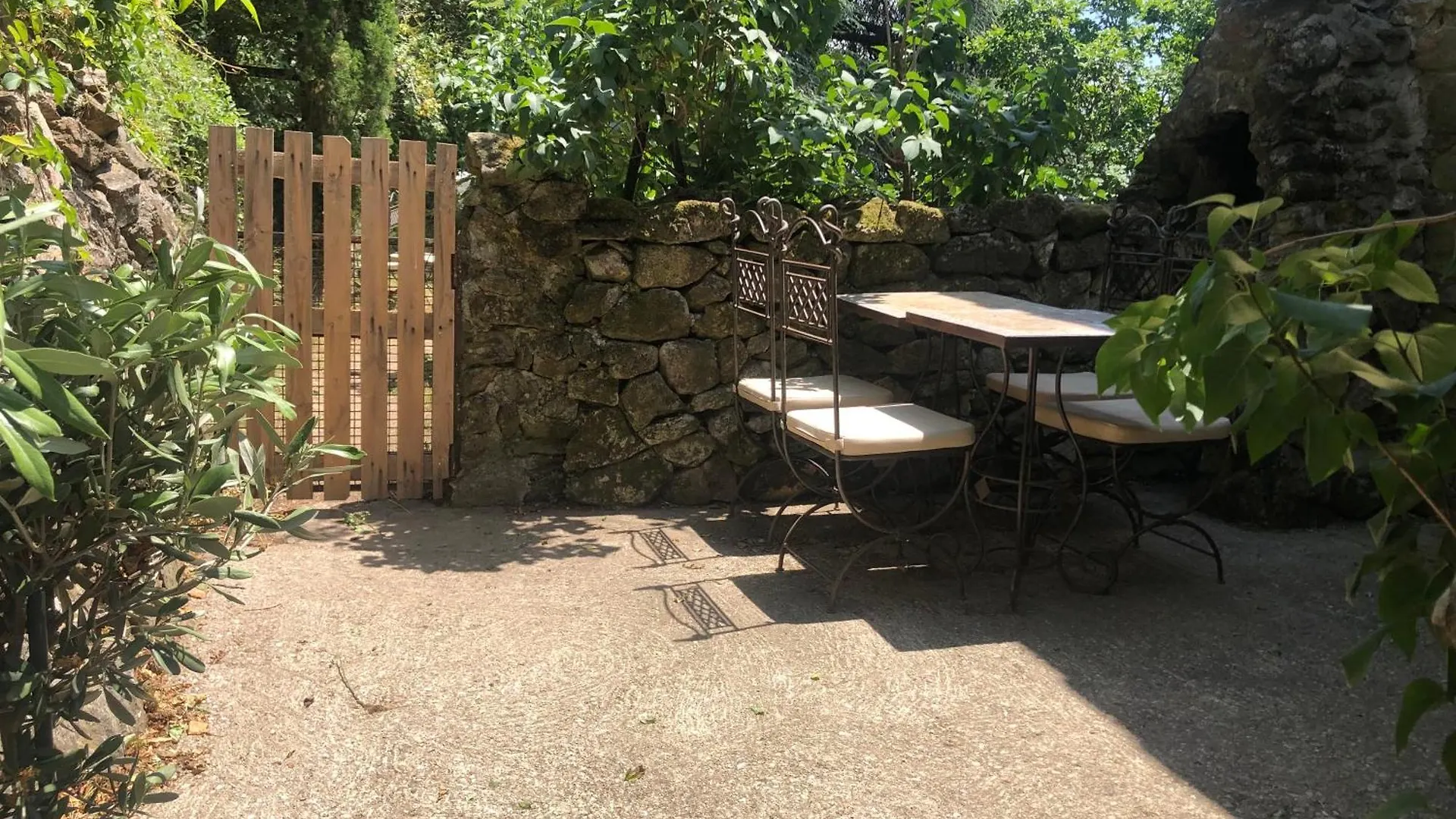 La Chataigne Perchee, Piscine Et Nature Chirols